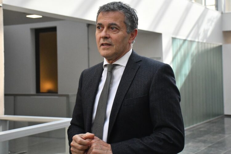 El fiscal Garzón aseguró que secuestró numeroso material para la investigación.