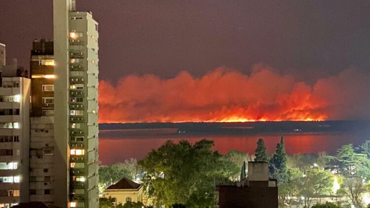 El humo afecta a los vecinos en Rosario y estallan las consultas de urgencia por problemas respiratorios