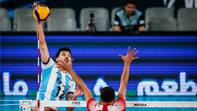 La selección de vóleibol consiguió un sufrido triunfo ante Egipto y avanzó a octavos de final