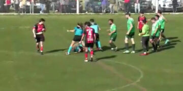Agredió a una árbitra durante un partido y quedó expulsado de por vida