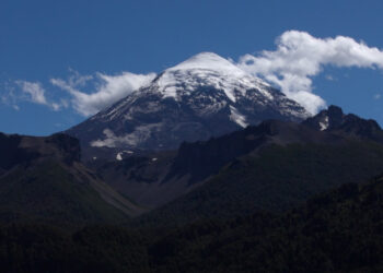 Parques Nacionales declaró al Volcán Lanín sitio sagrado mapuche y abrió una discusión en Neuquén