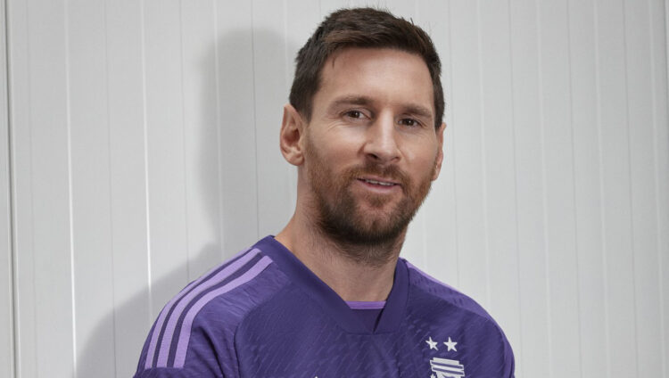 La Selección ya tiene la camiseta suplente para Qatar 2022 y la presentó Messi