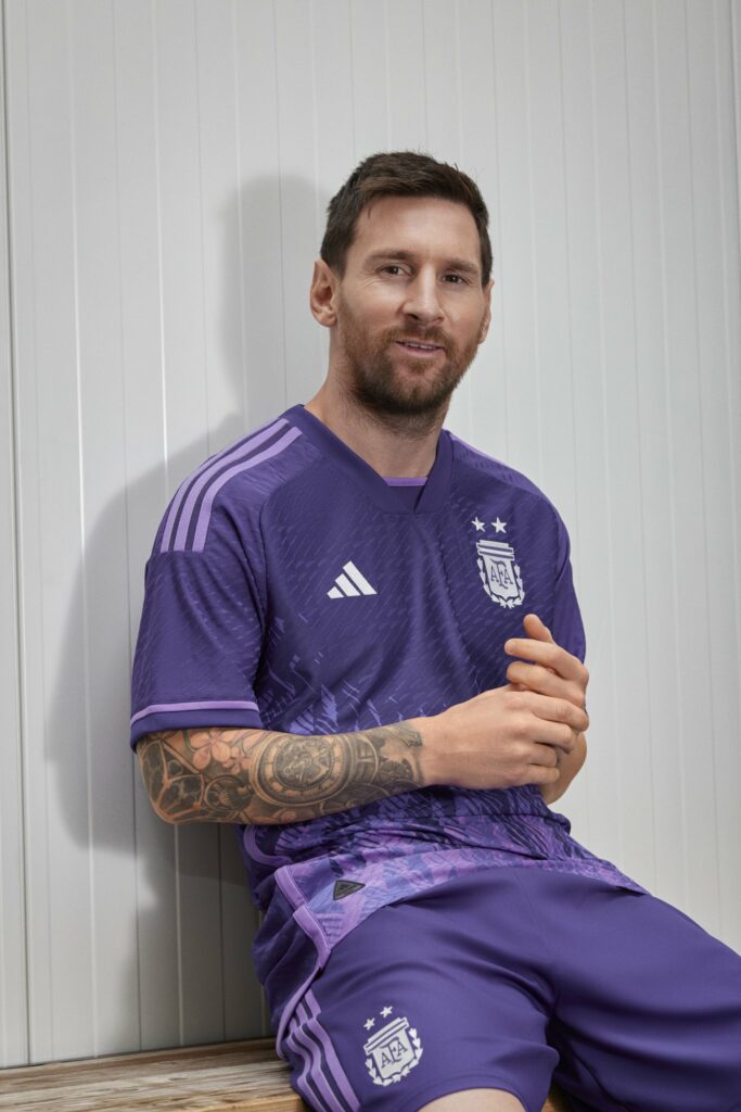 La Selección ya tiene la camiseta suplente para Qatar 2022 y la presentó Messi