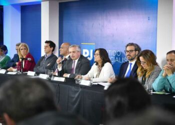 Gesto de apoyo del FdT, que se declaró en “estado de alerta”