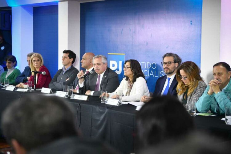 Gesto de apoyo del FdT, que se declaró en “estado de alerta”
