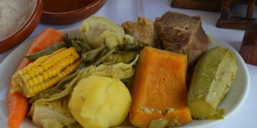 Del cocido madrileño al puchero criollo