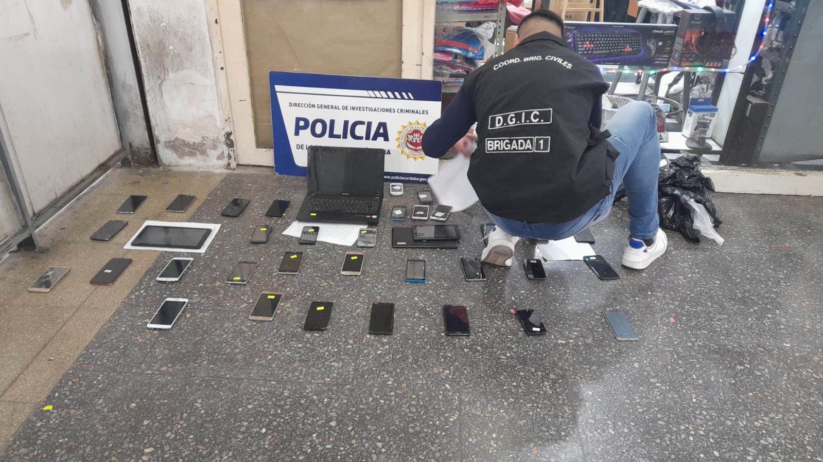 Secuestran en Galería Norte una gran cantidad de celulares, tablets y notebooks robadas