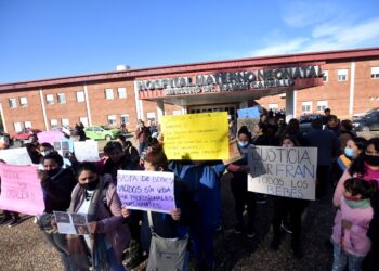 Convocan a una marcha de antorchas este jueves frente al Neonatal