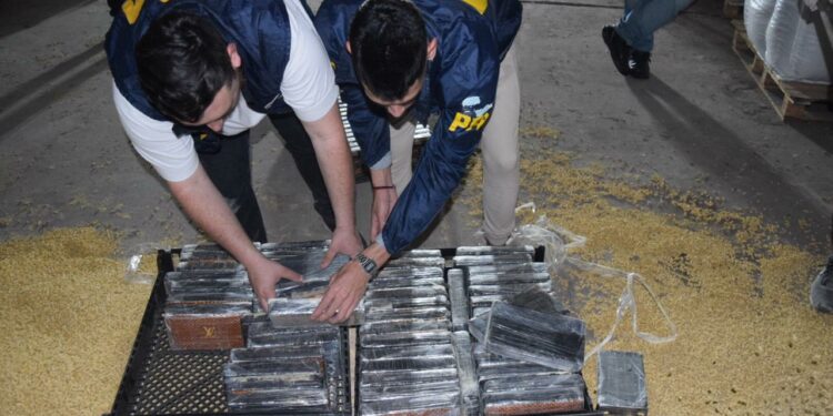 Tras un imponente operativo, secuestraron más de 1.600 kilos de cocaína pura que iban a ser traficados a Dubái