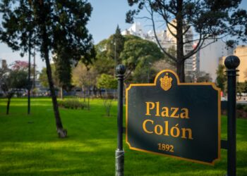 Tras varios meses de refacción, la Plaza Colón vuelve a estar habilitada al público
