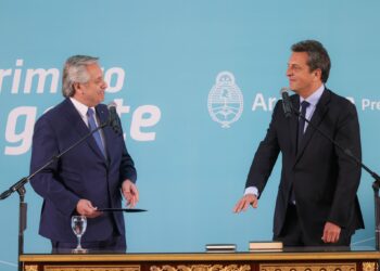 El Frente de Todos intenta dar un mensaje de relanzamiento tras la jura de Massa