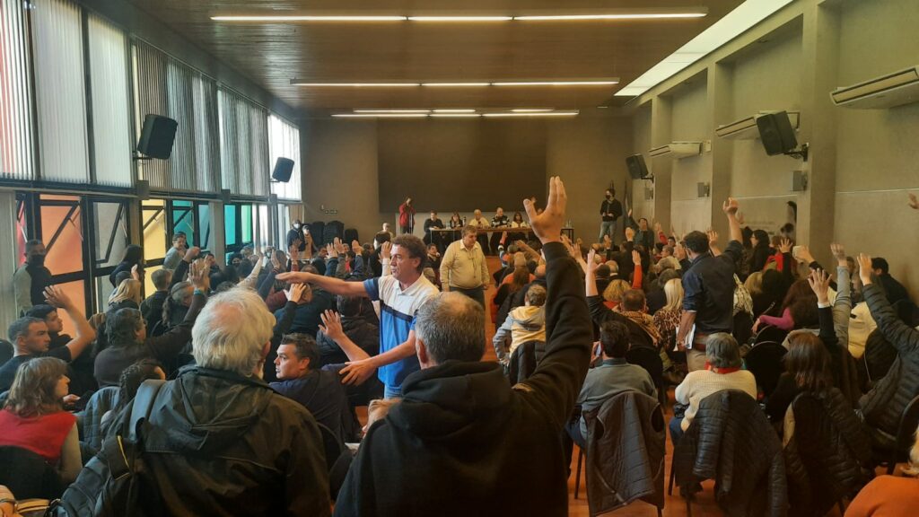 La Asamblea Provincial rechazó la propuesta salarial por insuficiente y la negociación pasó a un cuarto intermedio
