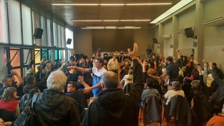 La Asamblea Provincial rechazó la propuesta salarial por insuficiente y la negociación pasó a un cuarto intermedio