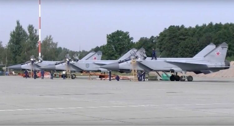 Rusia difundió imágenes de tres cazas MiG-31 en la base aérea de Chkalovsk.