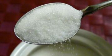 Prohibieron la venta de una popular marca de azúcar tras encontrar “piedras y otros objetos extraños”