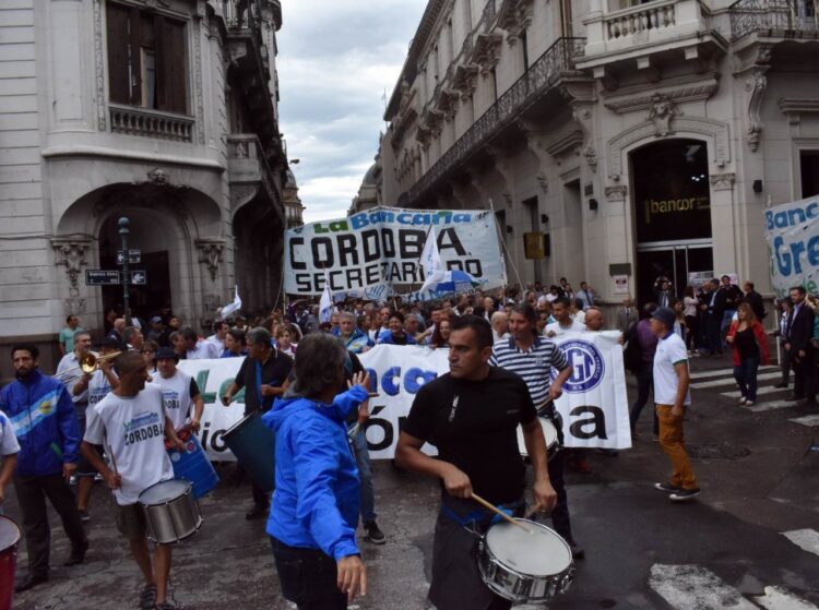 Trabajadores del Banco de Córdoba anuncian un paro