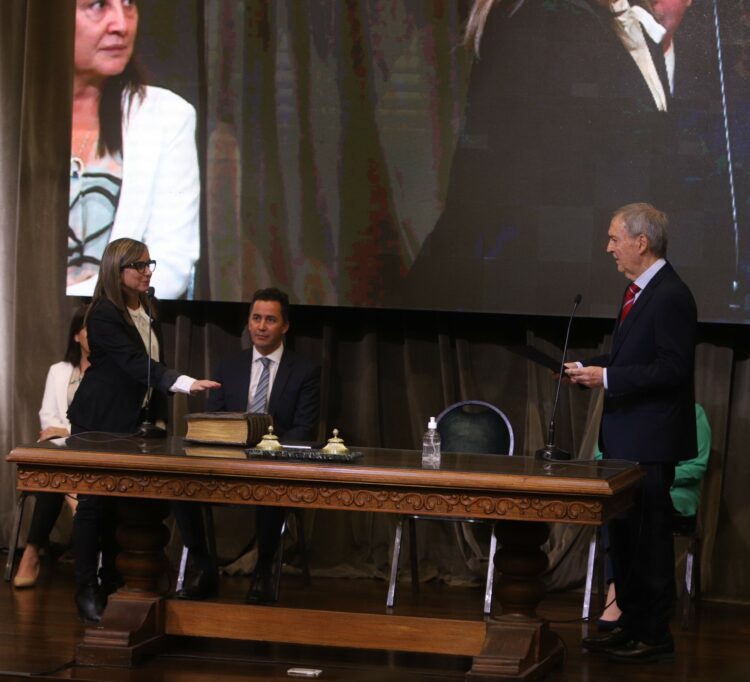 Schiaretti le tomó juramento a Gabriela Barbás como nueva ministra de Salud
