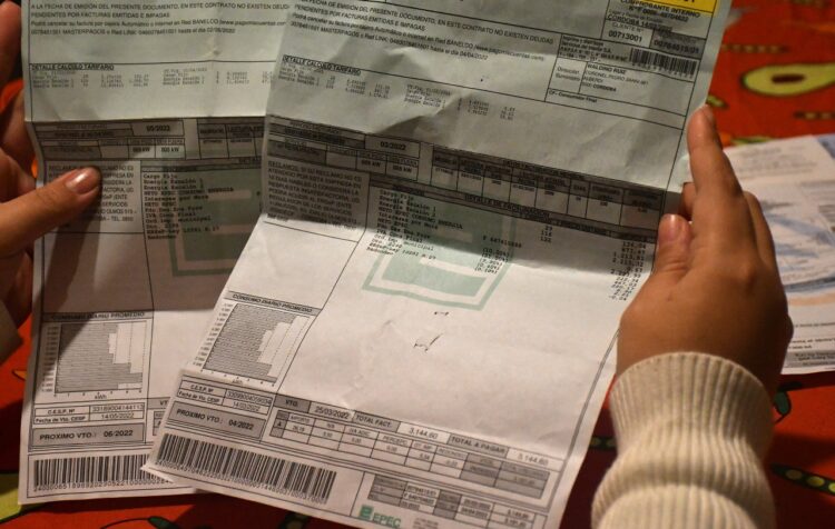 Comienzan a regir las subas en las tarifas de gas y electricidad