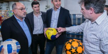 Calvo visitó la fábrica Dale Más