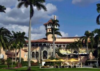 El FBI retiró documentos clasificados de la casa de Trump