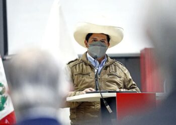 Castillo tambalea ante una ofensiva judicial y legislativa