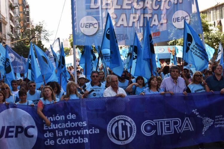 Los docentes hacen un paro contra la criminalización de la protesta social