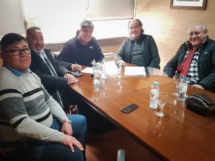 Referentes de la CGT Nacional recibieron a la delegación cordobesa que “jubilará” a Pihen.