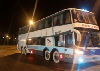 Un chófer de colectivo manejó en contramano por la autopista Córdoba – Rosario