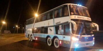 Un chófer de colectivo manejó en contramano por la autopista Córdoba – Rosario