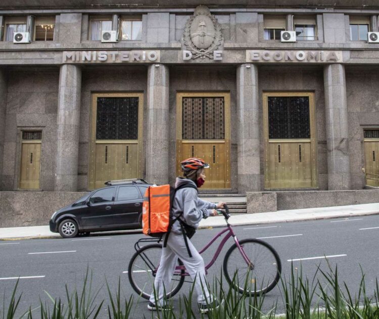 Ponen en marcha el canje de deuda para despejar vencimientos hasta octubre