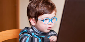 Cómo cuidar los ojos de los niños durante la infancia