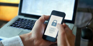 ¿Cómo prevenir y qué hacer ante casos de estafas o hackeos en redes sociales?