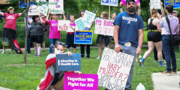 Kansas se convirtió en el primer estado de EEUU en ratificar el derecho al aborto