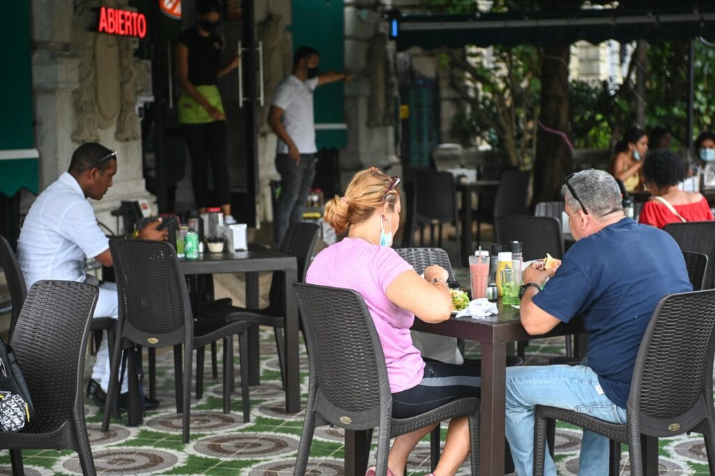Por primera vez en 60 años, Cuba abre el comercio a inversores extranjeros