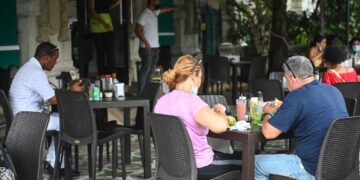 Por primera vez en 60 años, Cuba abre el comercio a inversores extranjeros