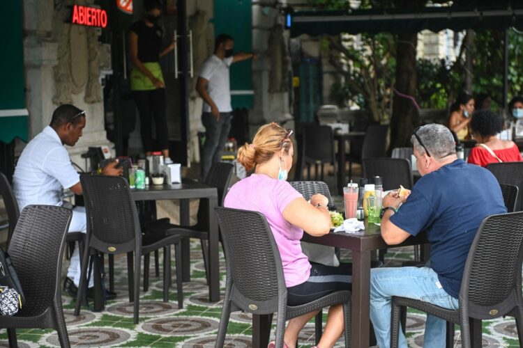 Por primera vez en 60 años, Cuba abre el comercio a inversores extranjeros