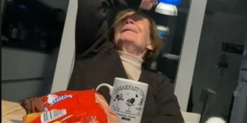 Su abuela quiso imitar el gol de chilena de Messi y se volvió viral