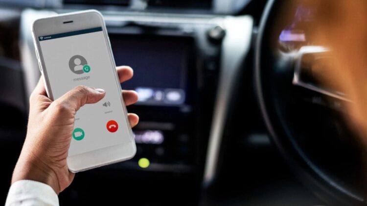 Se enteró de que su esposo continúa hablando con su ex por un error ortográfico