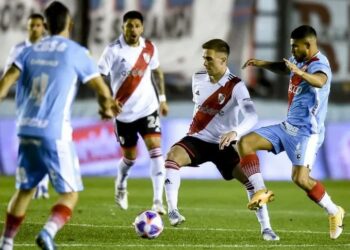 River repartió puntos con Arsenal y desperdició la chance de arrimarse