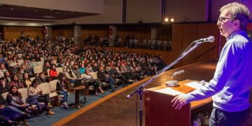 Voluntarios de la UNC dan apoyo escolar en 17 puntos de la ciudad