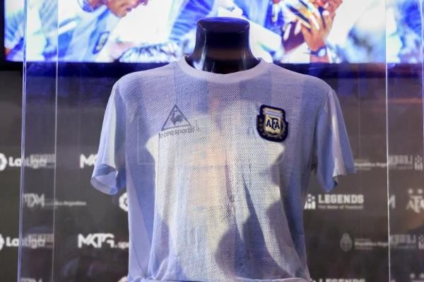 El alemán Matthaus donó la camiseta de Maradona que usó en la final del Mundial de 1986