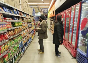 Advierten que la inflación de agosto superará otra vez el 6%