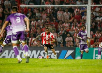 De local, Instituto igualó sin goles ante Villa Dálmine