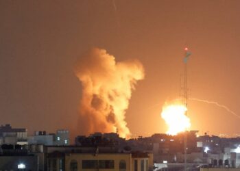 Israel ataca a Gaza en operación militar contra la Yihad Islámica, que respondió con cohetes