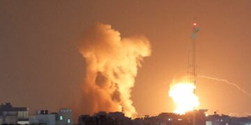 Israel ataca a Gaza en operación militar contra la Yihad Islámica, que respondió con cohetes
