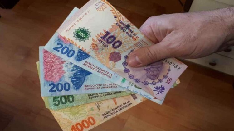 Los salarios crecieron 4,8% en junio, pero perdieron contra la inflación