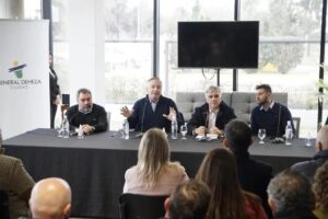 Desde el interior, Llaryora dijo ser el "garante de la continuidad"