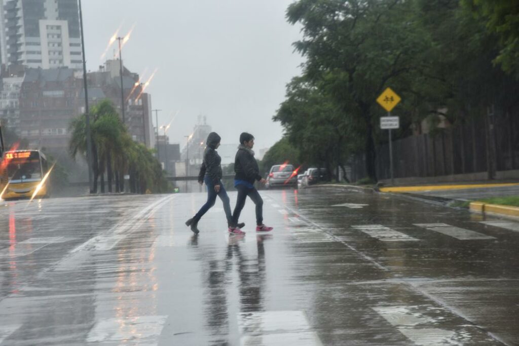 Se espera un sábado con tormentas por la mañana, mejorando por la tarde