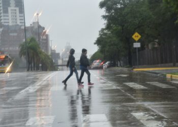 Se espera un sábado con tormentas por la mañana, mejorando por la tarde