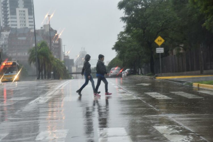 Se espera un sábado con tormentas por la mañana, mejorando por la tarde